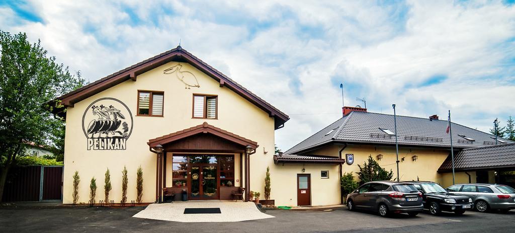 Pelikan Aleksandrów Łódzki Dış mekan fotoğraf